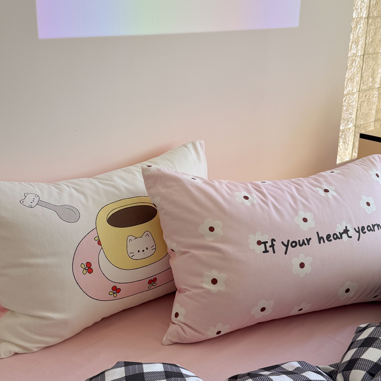 91家纺网 家纺一手货源 找家纺 美乐迪家纺 2025新款全棉毛巾绣绣花四件套 格子咖啡屋