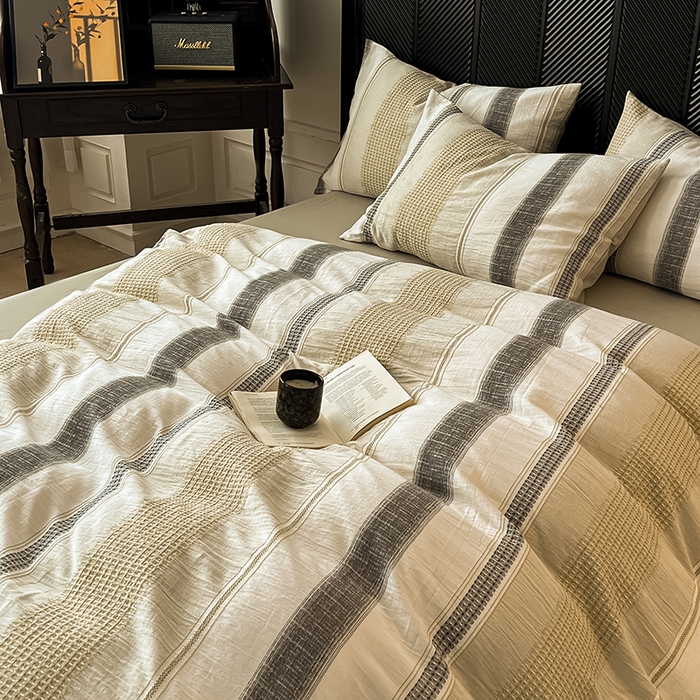 91家纺网 家纺一手货源 找家纺 莱茵家居 2025新款A类简约60S色织提花磨毛四件套 丝序-浅茶灰