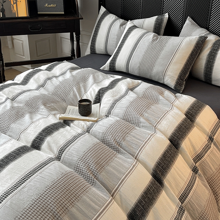 91家纺网 家纺一手货源 找家纺 莱茵家居 2025新款A类简约60S色织提花磨毛四件套 丝序-深霜灰