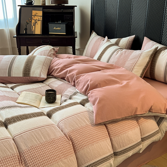 91家纺网 家纺一手货源 找家纺 莱茵家居 2025新款A类简约60S色织提花磨毛四件套 丝序-胭脂粉