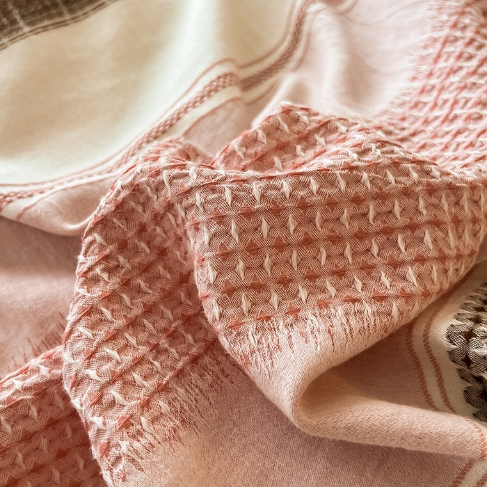 91家纺网 家纺一手货源 找家纺 莱茵家居 2025新款A类简约60S色织提花磨毛四件套 丝序-胭脂粉