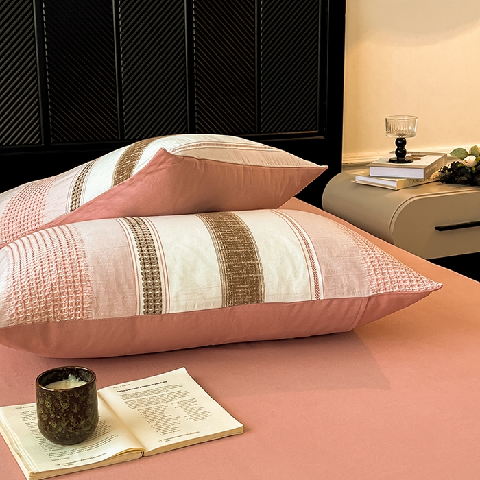 91家纺网 家纺一手货源 找家纺 莱茵家居 2025新款A类简约60S色织提花磨毛四件套 丝序-胭脂粉