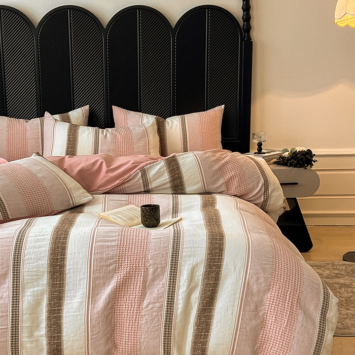 91家纺网 家纺一手货源 找家纺 莱茵家居 2025新款A类简约60S色织提花磨毛四件套 丝序-胭脂粉