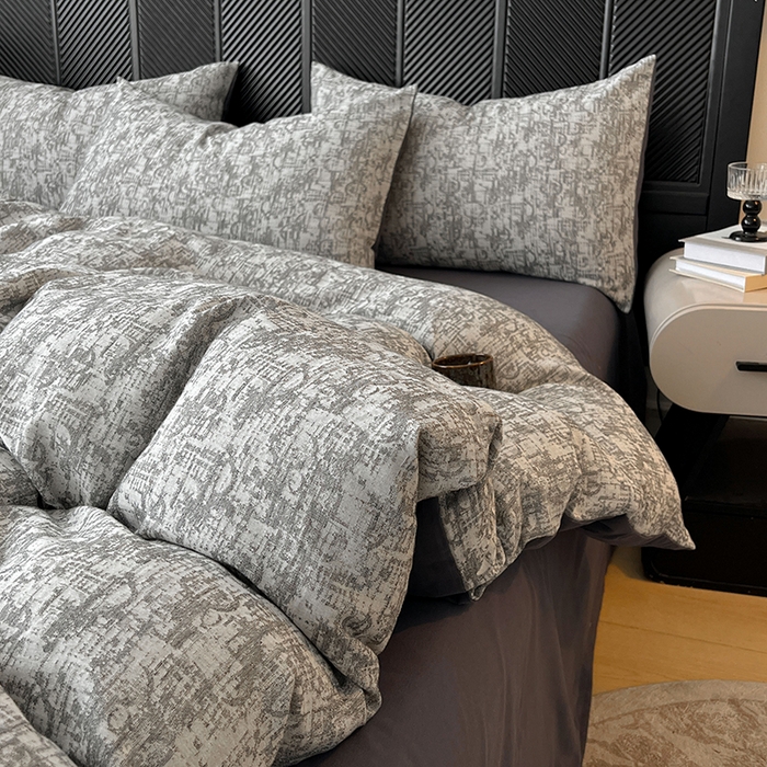 91家纺网 家纺一手货源 找家纺 莱茵家居 2025新款A类简约60S色织提花磨毛四件套 织境-深霜灰