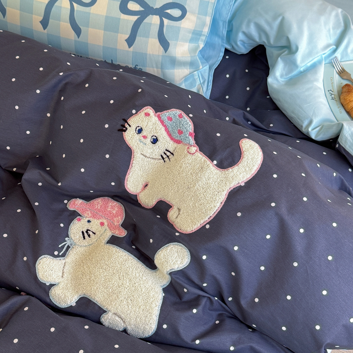 91家纺网 家纺一手货源 找家纺 美乐迪家纺 2025新款全棉毛巾绣绣花四件套 猫猫日记