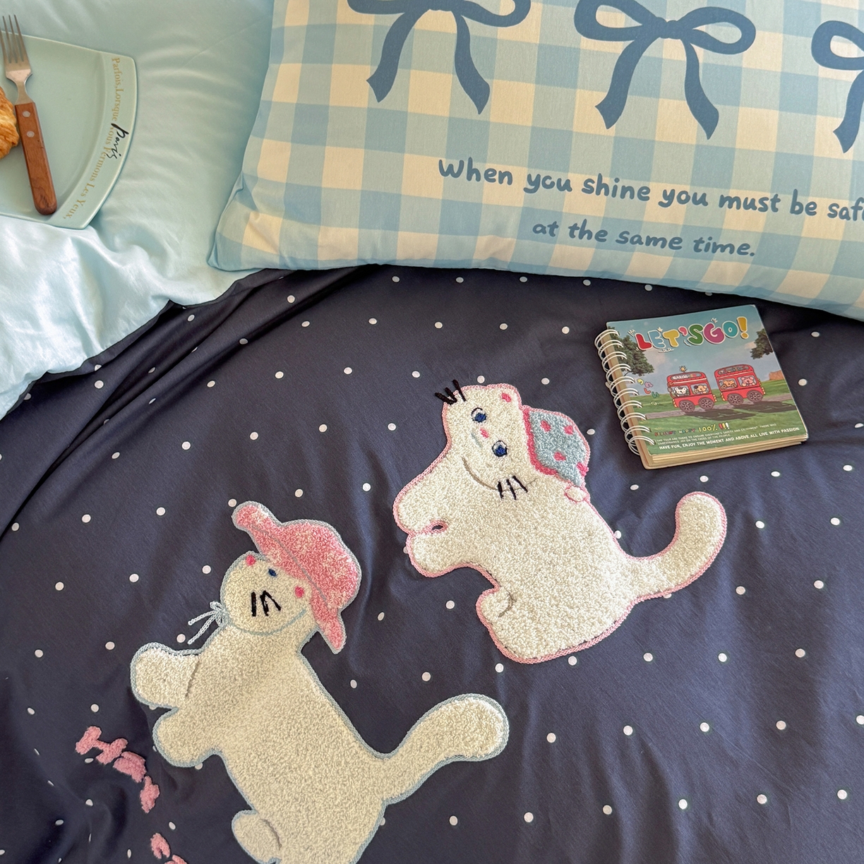 91家纺网 家纺一手货源 找家纺 美乐迪家纺 2025新款全棉毛巾绣绣花四件套 猫猫日记