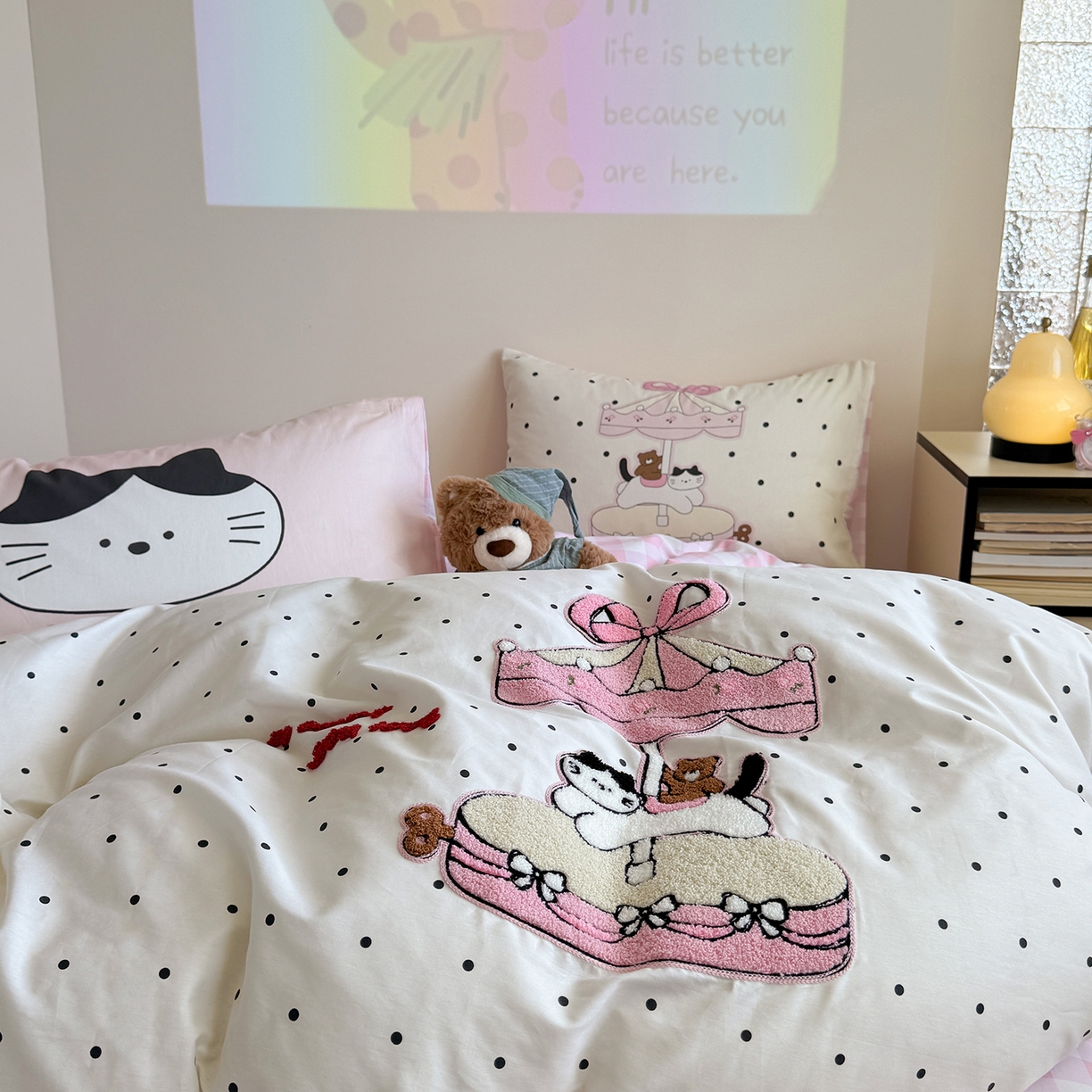 91家纺网 家纺一手货源 找家纺 美乐迪家纺 2025新款全棉毛巾绣绣花四件套 童趣小猫