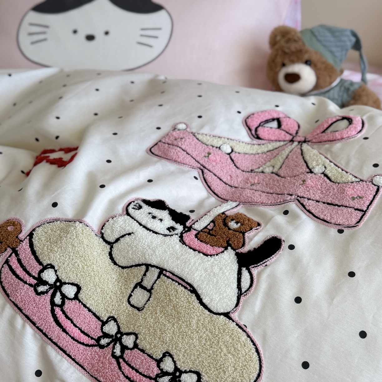 91家纺网 家纺一手货源 找家纺 美乐迪家纺 2025新款全棉毛巾绣绣花四件套 童趣小猫