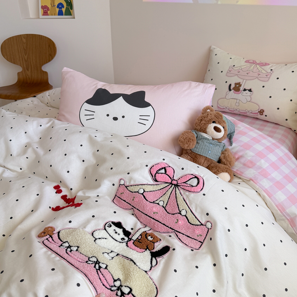 91家纺网 家纺一手货源 找家纺 美乐迪家纺 2025新款全棉毛巾绣绣花四件套 童趣小猫