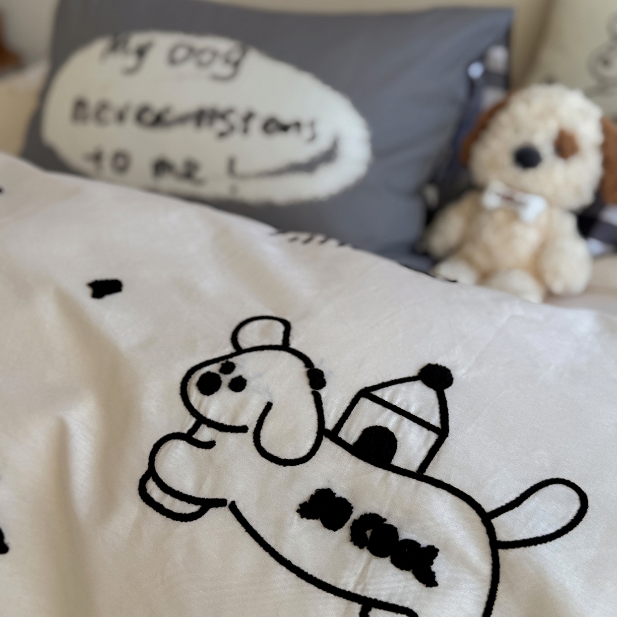 91家纺网 家纺一手货源 找家纺 美乐迪家纺 2025新款全棉毛巾绣绣花四件套 休闲狗狗