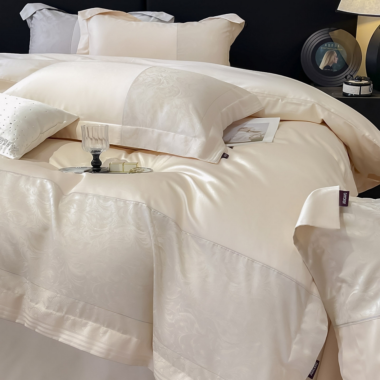 91家纺网 家纺一手货源 找家纺 （总）2025新款高端A类贡缎提花长绒棉四件套纯棉全棉拼接被套纯色被套热款床上用品-南翎