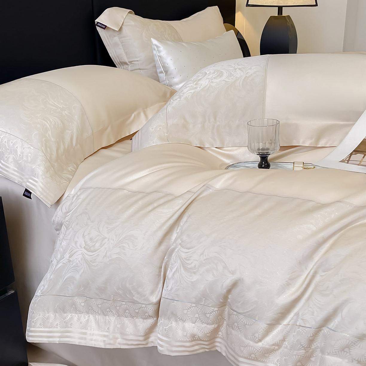 91家纺网 家纺一手货源 找家纺 2025新款高端A类贡缎提花长绒棉四件套纯棉全棉拼接被套纯色被套热款床上用品-南翎 南翎-柔杏