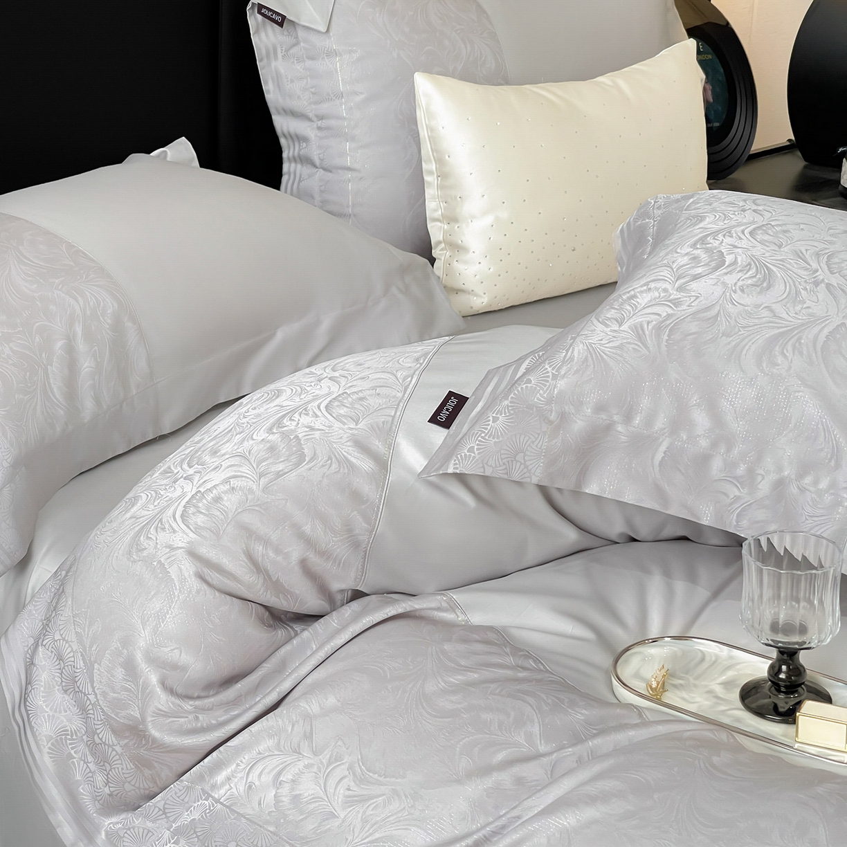 91家纺网 家纺一手货源 找家纺 2025新款高端A类贡缎提花长绒棉四件套纯棉全棉拼接被套纯色被套热款床上用品-南翎 南翎-夜灰