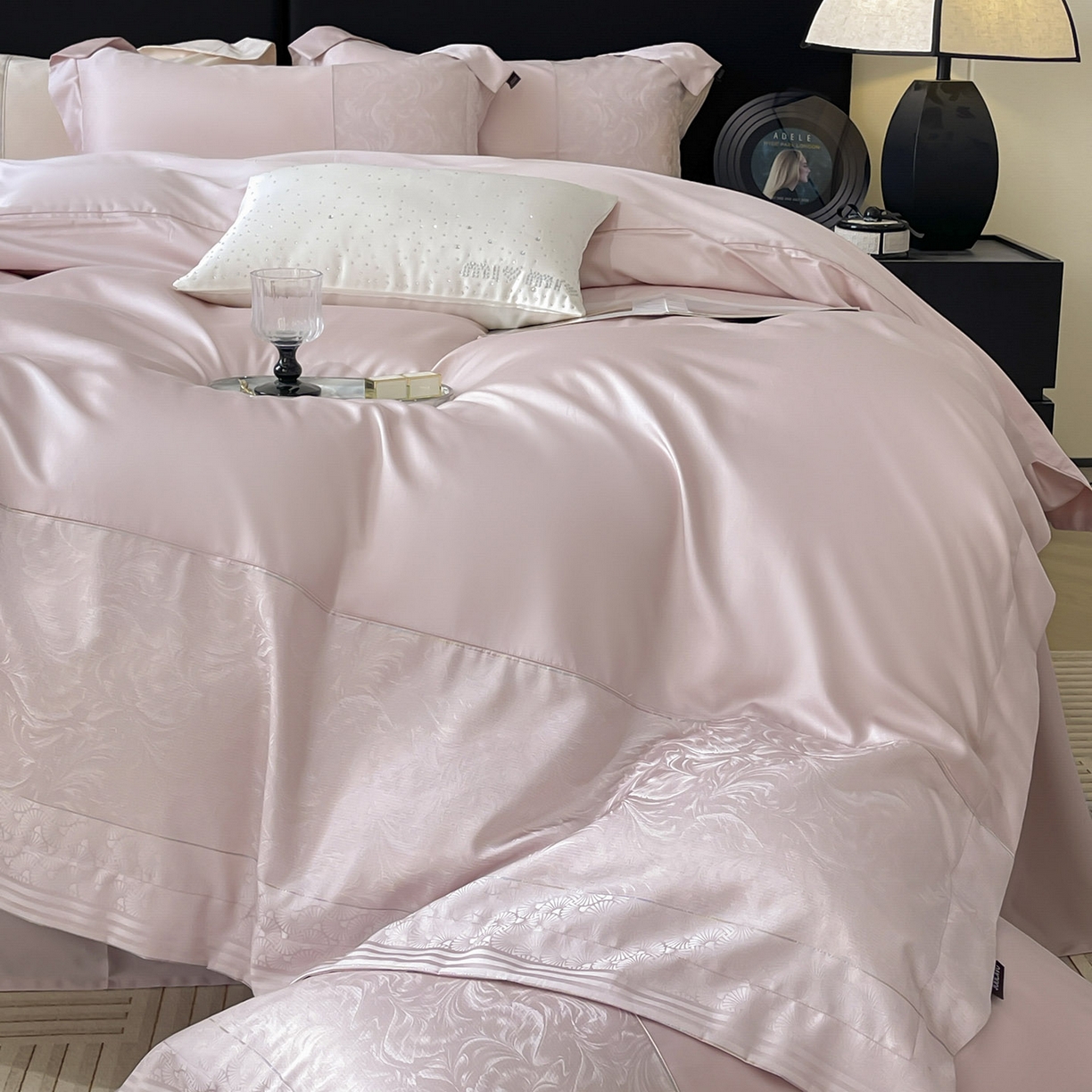 91家纺网 家纺一手货源 找家纺 2025新款高端A类贡缎提花长绒棉四件套纯棉全棉拼接被套纯色被套热款床上用品-南翎 南翎-芸粉