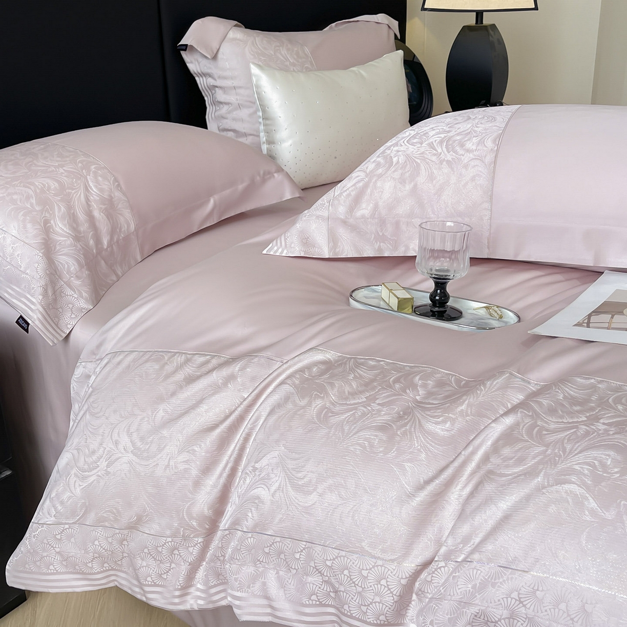 91家纺网 家纺一手货源 找家纺 2025新款高端A类贡缎提花长绒棉四件套纯棉全棉拼接被套纯色被套热款床上用品-南翎 南翎-芸粉