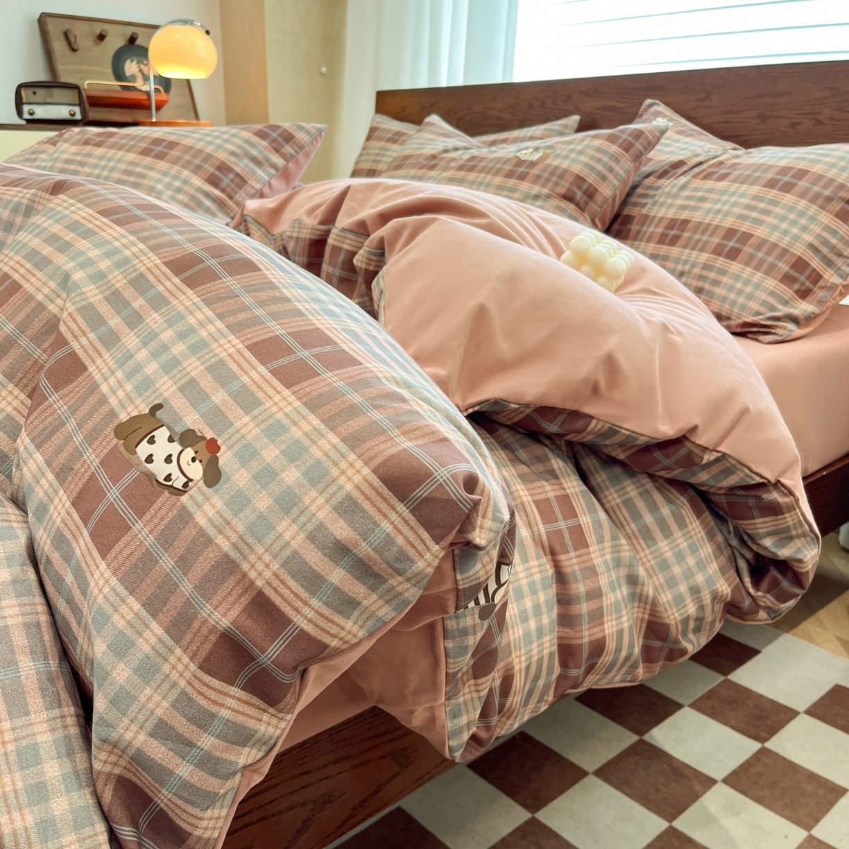 91家纺网 家纺一手货源 找家纺 典曼家纺 2025秋冬新品美拉德卡通磨毛四件套 甜心小狗