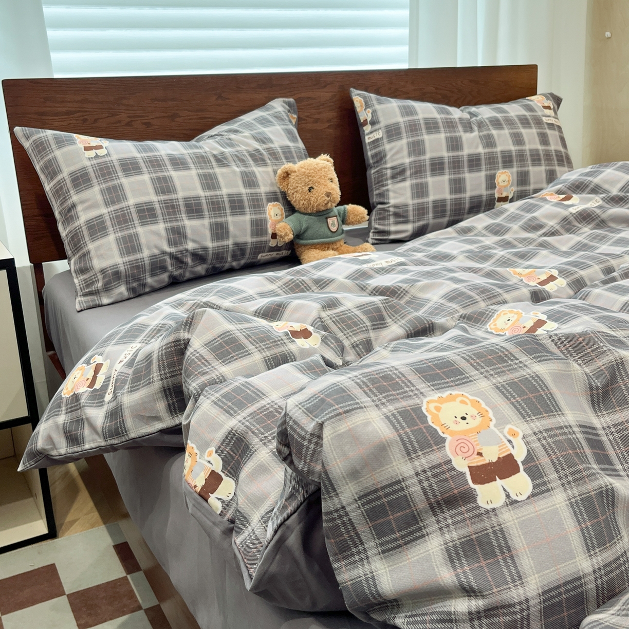 91家纺网 家纺一手货源 找家纺 典曼家纺 2025秋冬新品美拉德卡通磨毛四件套 小萌狮