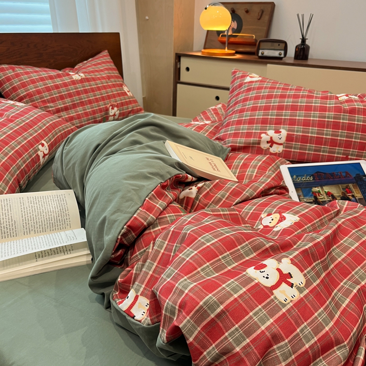 91家纺网 家纺一手货源 找家纺 典曼家纺 2025秋冬新品美拉德卡通磨毛四件套 奥汀小狗