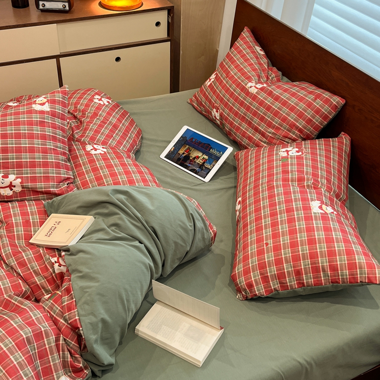 91家纺网 家纺一手货源 找家纺 典曼家纺 2025秋冬新品美拉德卡通磨毛四件套 奥汀小狗