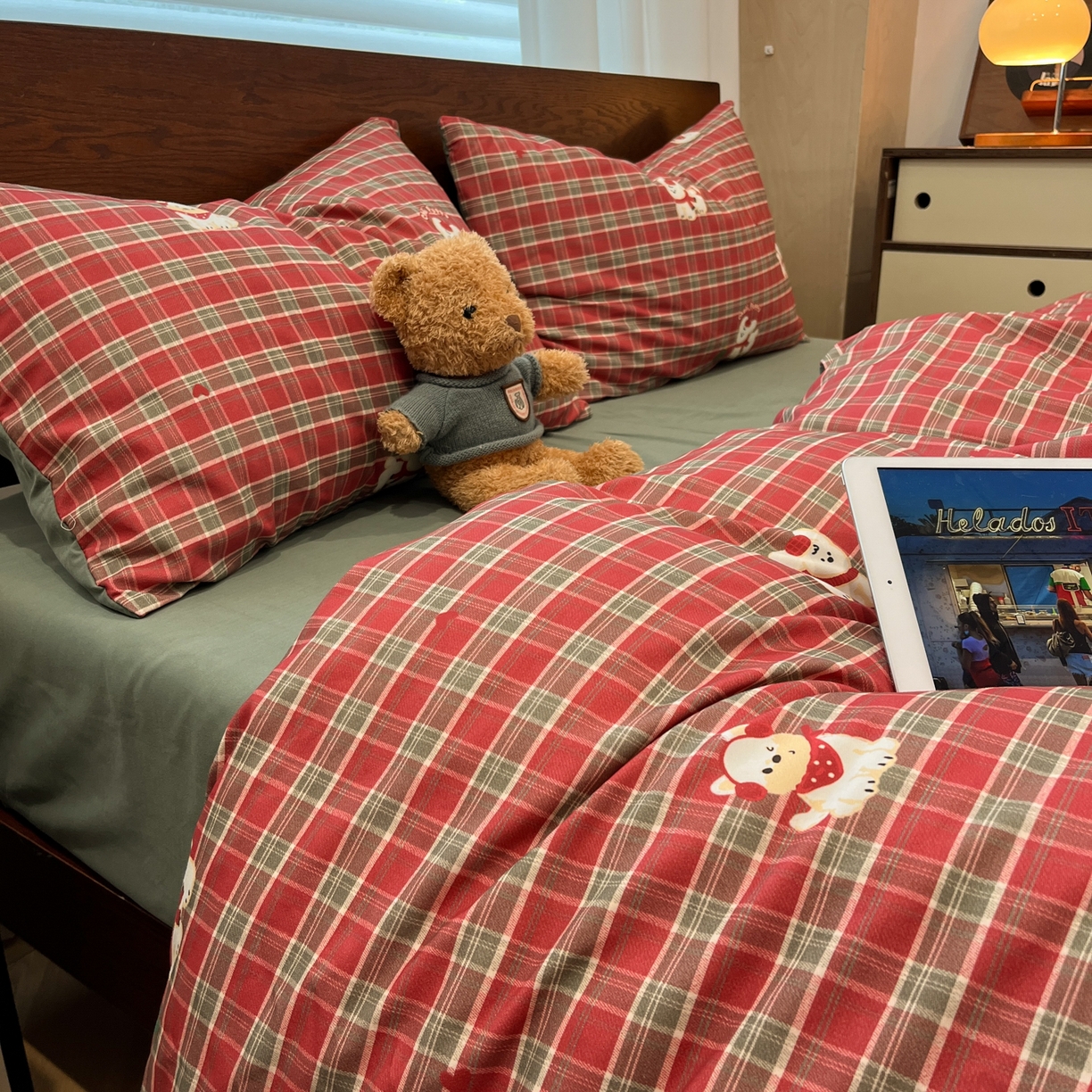 91家纺网 家纺一手货源 找家纺 典曼家纺 2025秋冬新品美拉德卡通磨毛四件套 奥汀小狗