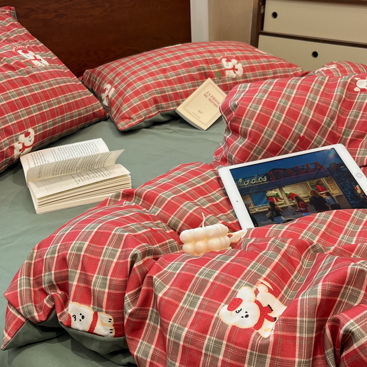 91家纺网 家纺一手货源 找家纺 典曼家纺 2025秋冬新品美拉德卡通磨毛四件套 奥汀小狗