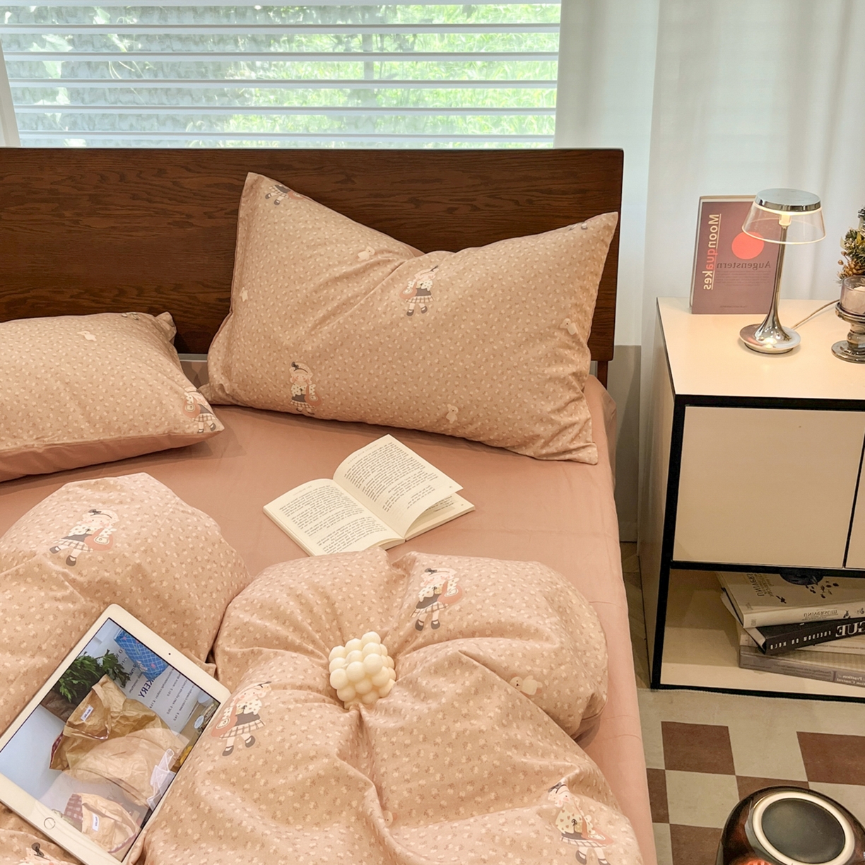 91家纺网 家纺一手货源 找家纺 典曼家纺 2025秋冬新品美拉德卡通磨毛四件套 乐桃