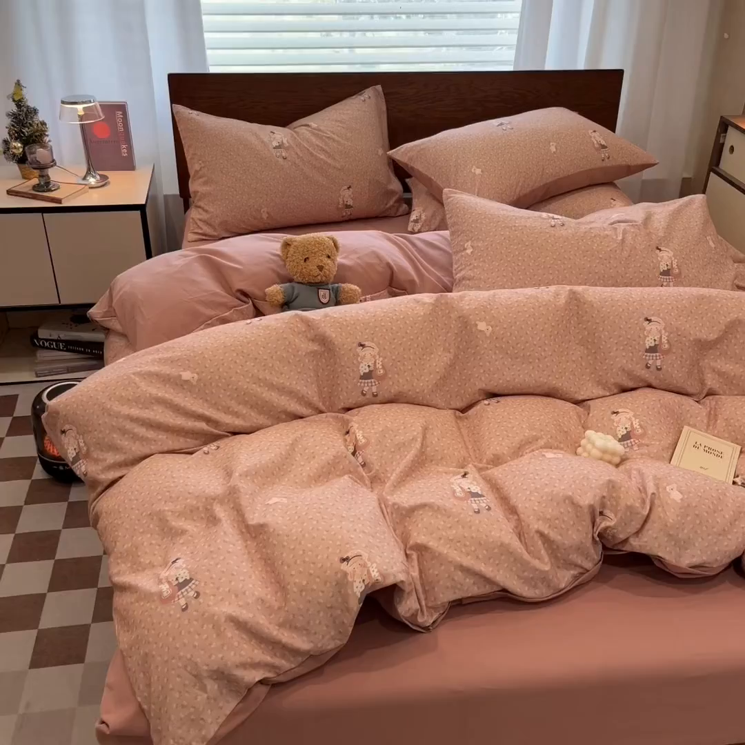 91家纺网 家纺一手货源 找家纺 典曼家纺 2025秋冬新品美拉德卡通磨毛四件套 乐桃