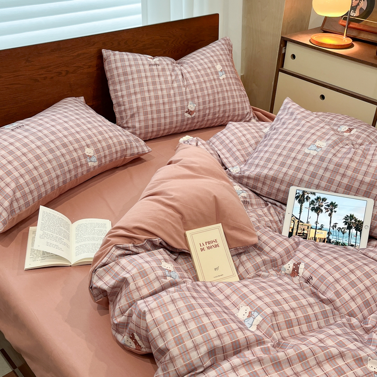 91家纺网 家纺一手货源 找家纺 典曼家纺 2025秋冬新品美拉德卡通磨毛四件套 甜酷猫猫