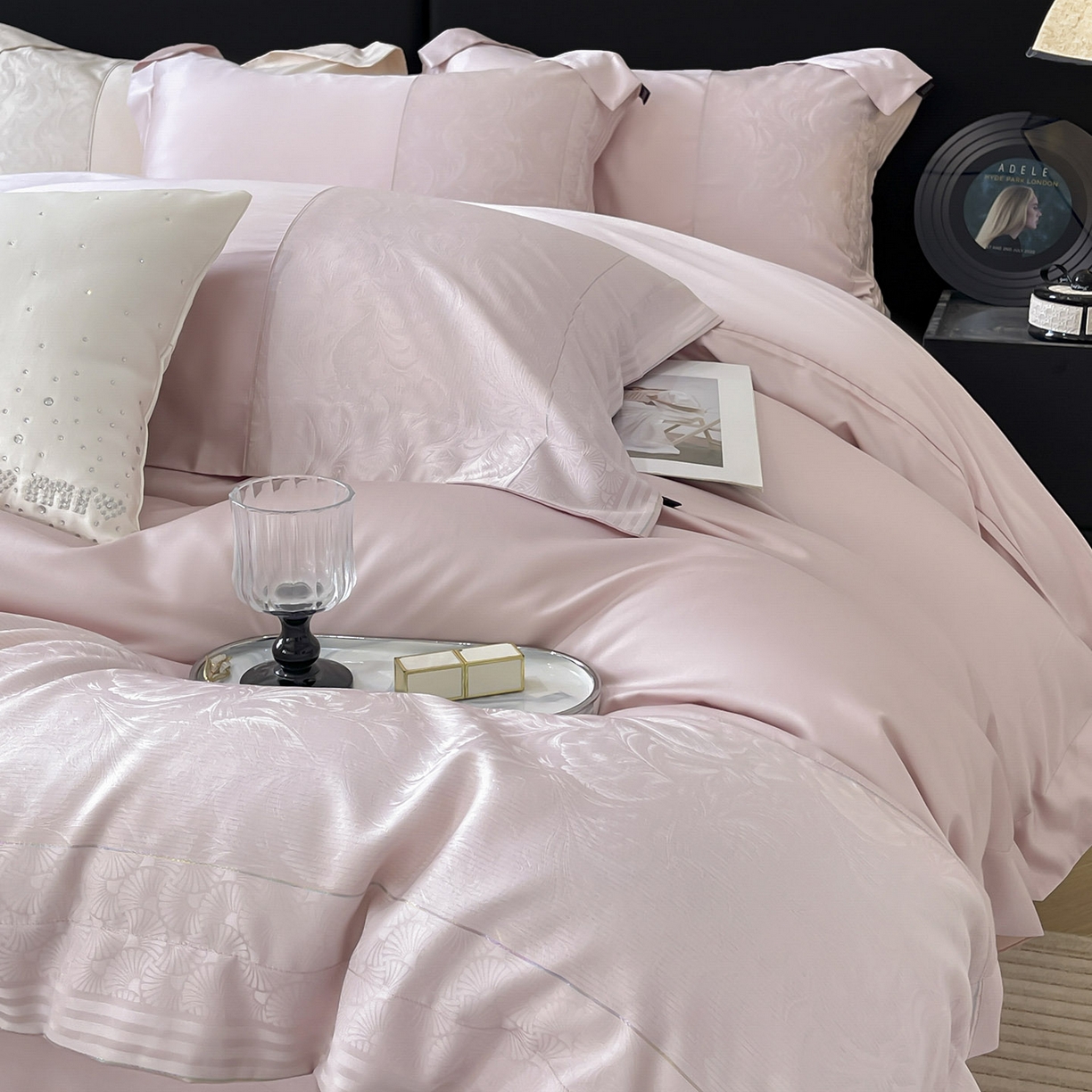 91家纺网 家纺一手货源 找家纺 2025新款高端A类贡缎提花长绒棉四件套纯棉全棉拼接被套纯色被套爆款床上用品-南翎 南翎-芸粉