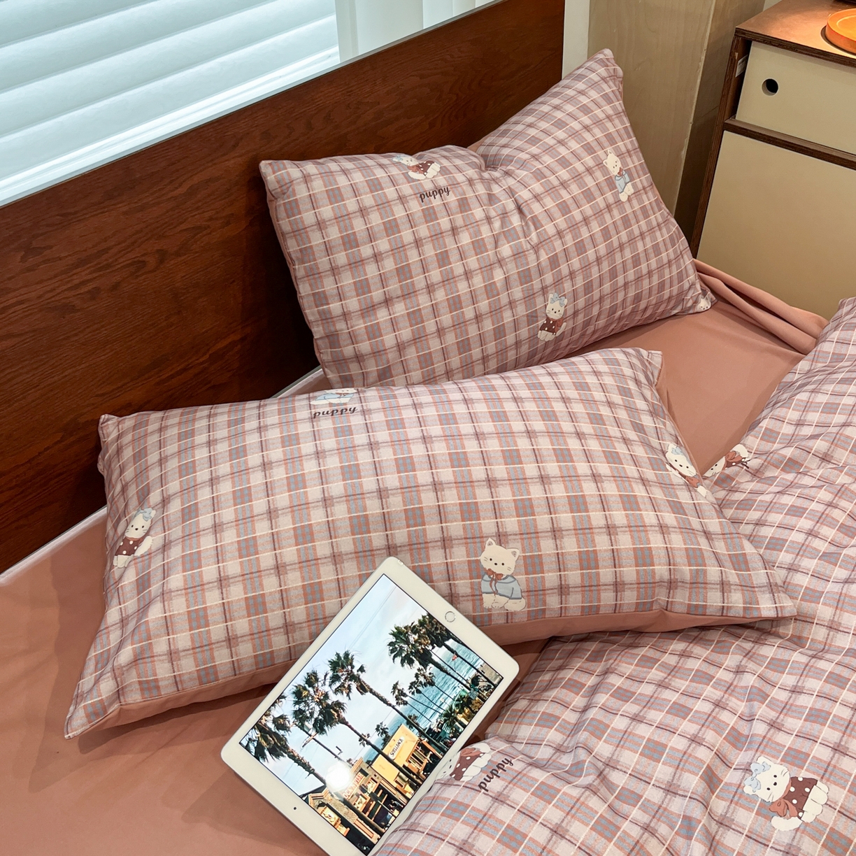 91家纺网 家纺一手货源 找家纺 典曼家纺 2025秋冬新品美拉德卡通磨毛四件套 甜酷猫猫