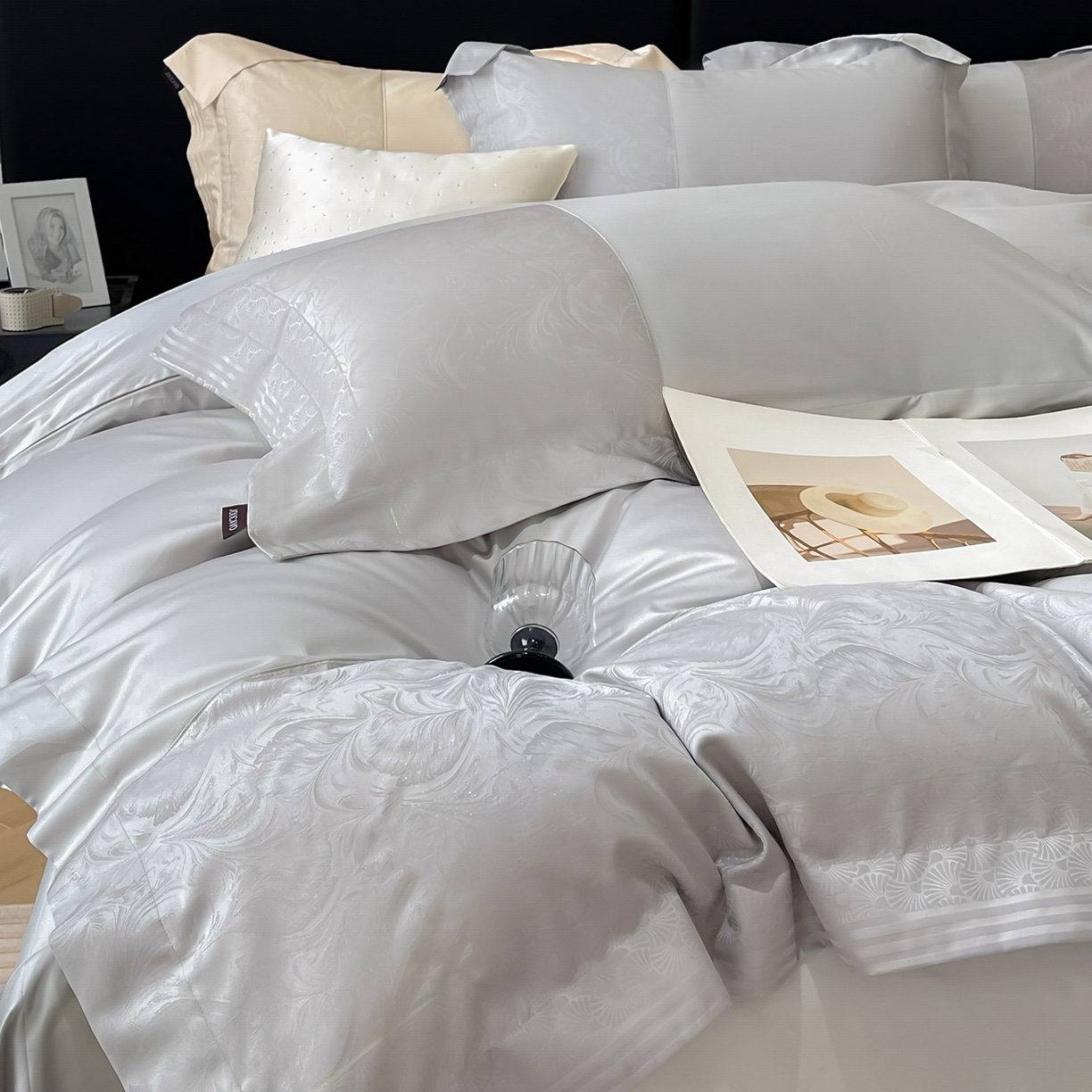 91家纺网 家纺一手货源 找家纺 2025新款高端A类贡缎提花长绒棉四件套纯棉全棉拼接被套纯色被套爆款床上用品-南翎 南翎-夜灰