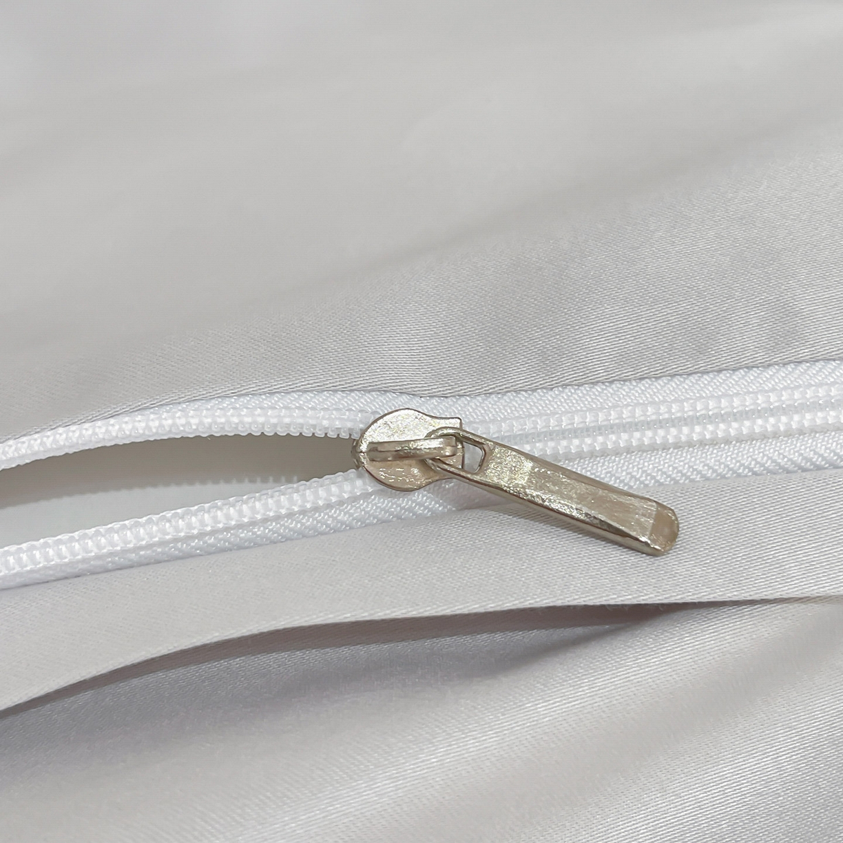 91家纺网 家纺一手货源 找家纺 2025新款高端A类贡缎提花长绒棉四件套纯棉全棉拼接被套纯色被套爆款床上用品-南翎 南翎-夜灰