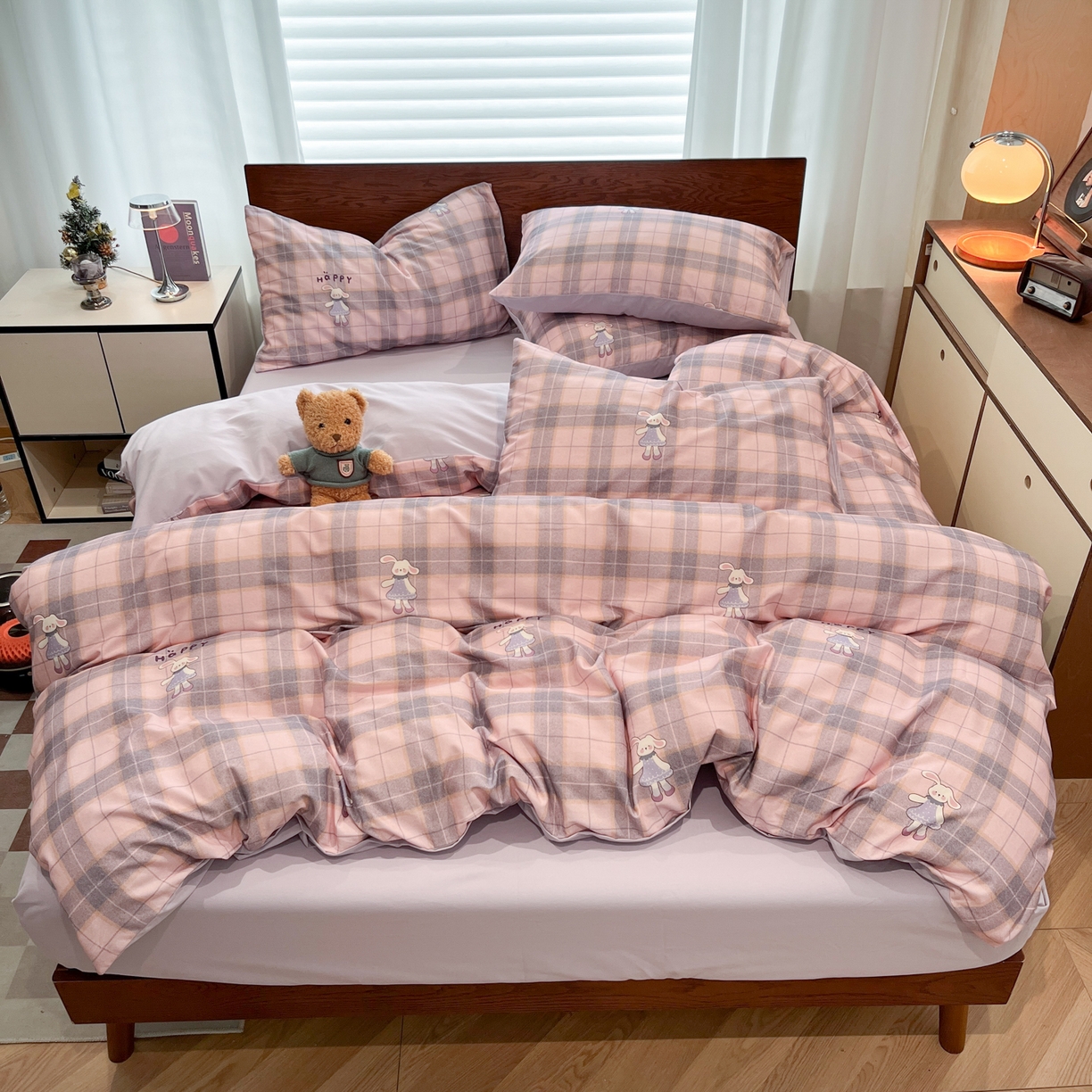 91家纺网 家纺一手货源 找家纺 典曼家纺 2025秋冬新品美拉德卡通磨毛四件套 薇薇安