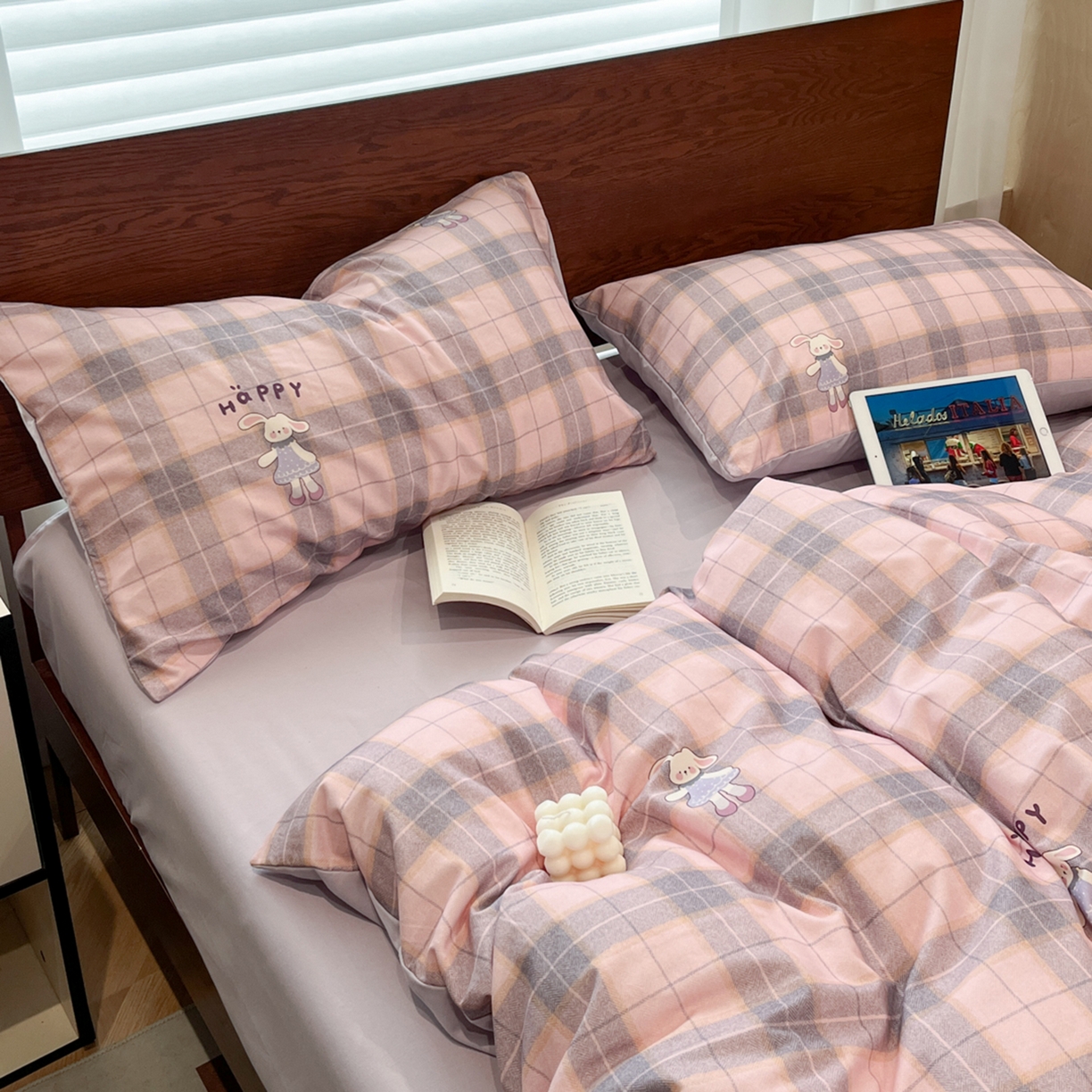 91家纺网 家纺一手货源 找家纺 典曼家纺 2025秋冬新品美拉德卡通磨毛四件套 薇薇安