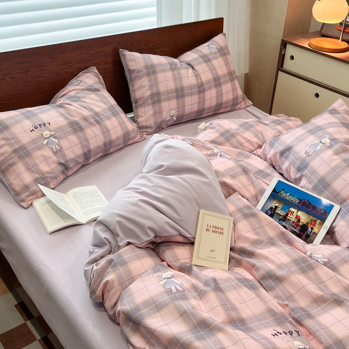 91家纺网 家纺一手货源 找家纺 典曼家纺 2025秋冬新品美拉德卡通磨毛四件套 薇薇安