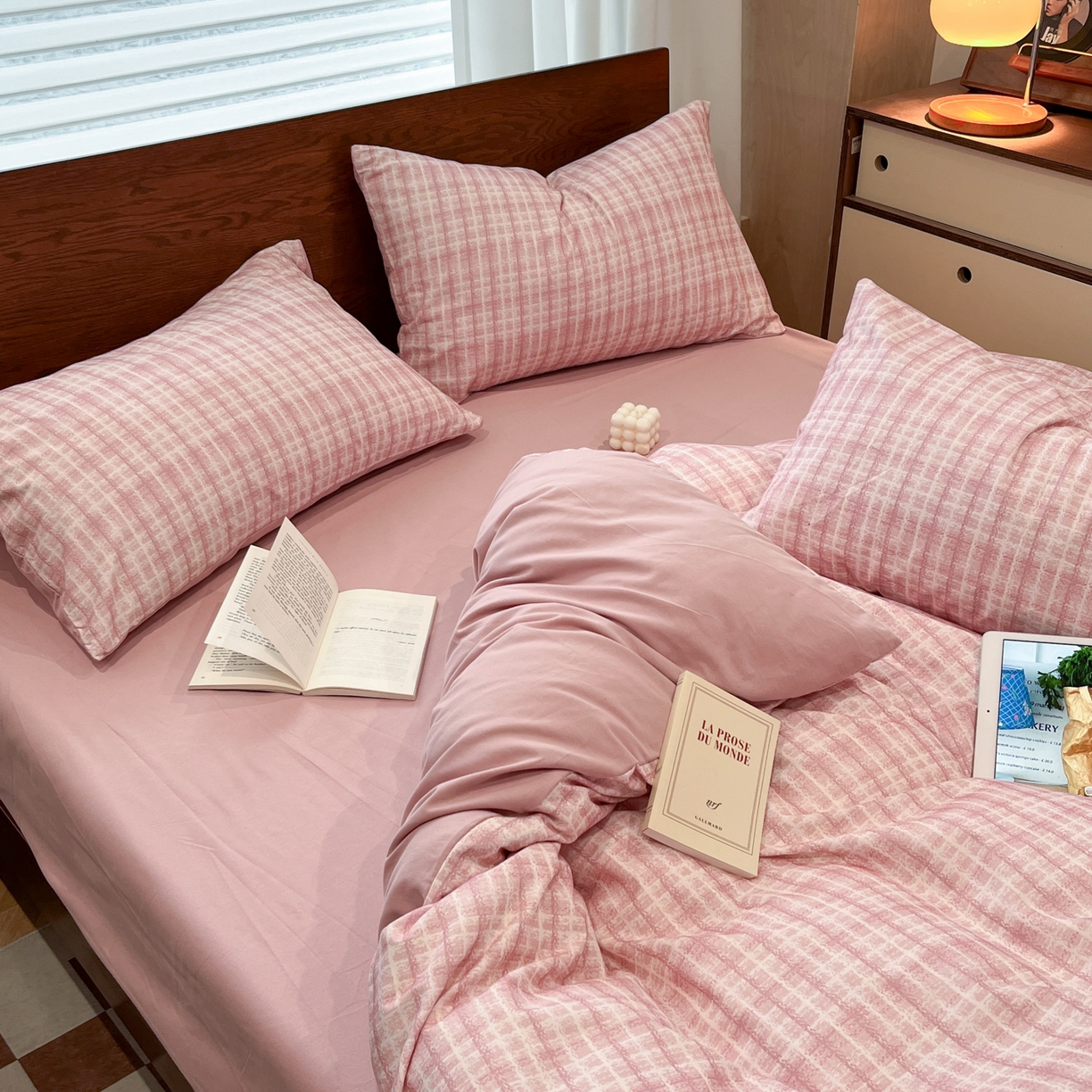 91家纺网 家纺一手货源 找家纺 典曼家纺 2025秋冬新品美拉德卡通磨毛四件套 邂逅-粉