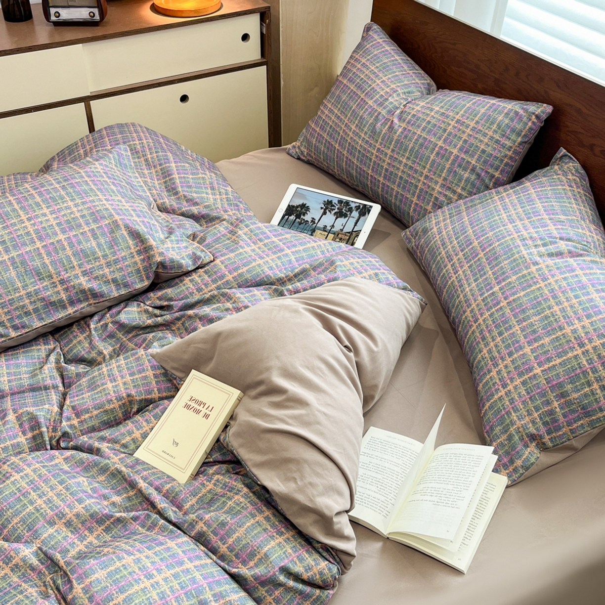 91家纺网 家纺一手货源 找家纺 典曼家纺 2025秋冬新品美拉德卡通磨毛四件套 邂逅-紫