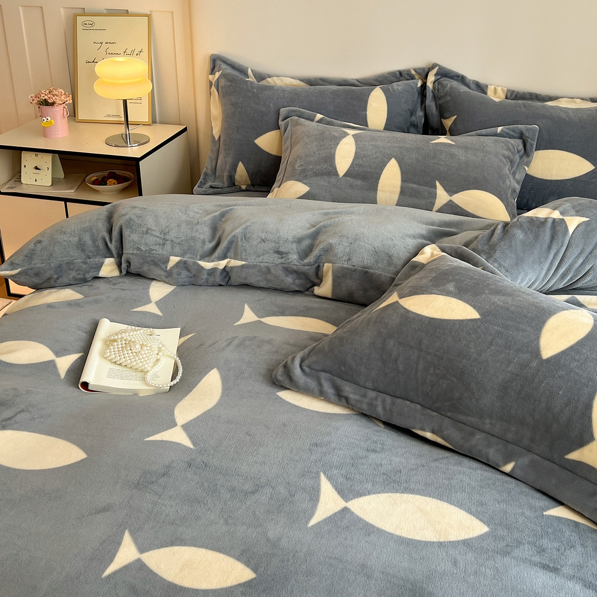 91家纺网 家纺一手货源 找家纺 （总）富馨莱 2025新款牛奶绒印花四件套240克面料支持一件定制尺寸