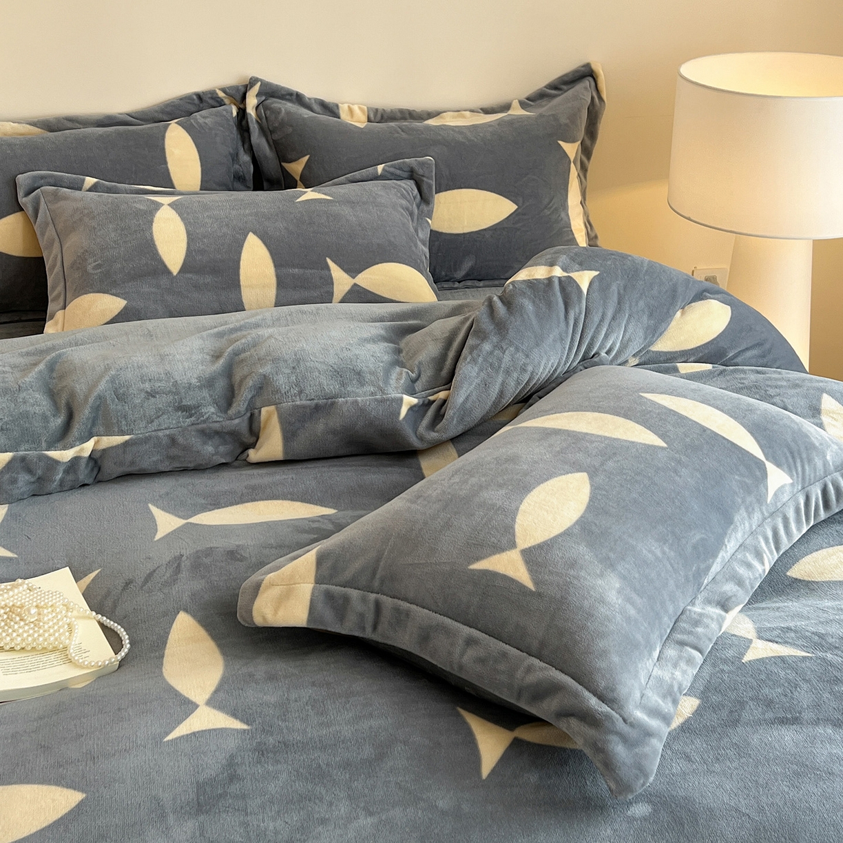 91家纺网 家纺一手货源 找家纺 （总）富馨莱 2025新款牛奶绒印花四件套240克面料支持一件定制尺寸