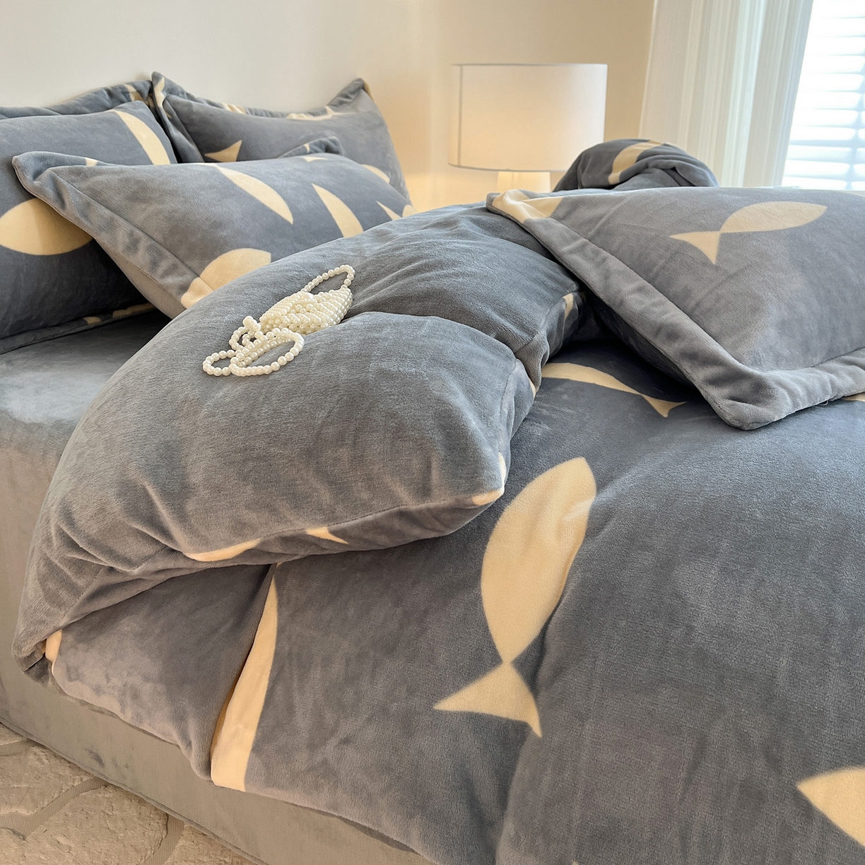 91家纺网 家纺一手货源 找家纺 （总）富馨莱 2025新款牛奶绒印花四件套240克面料支持一件定制尺寸