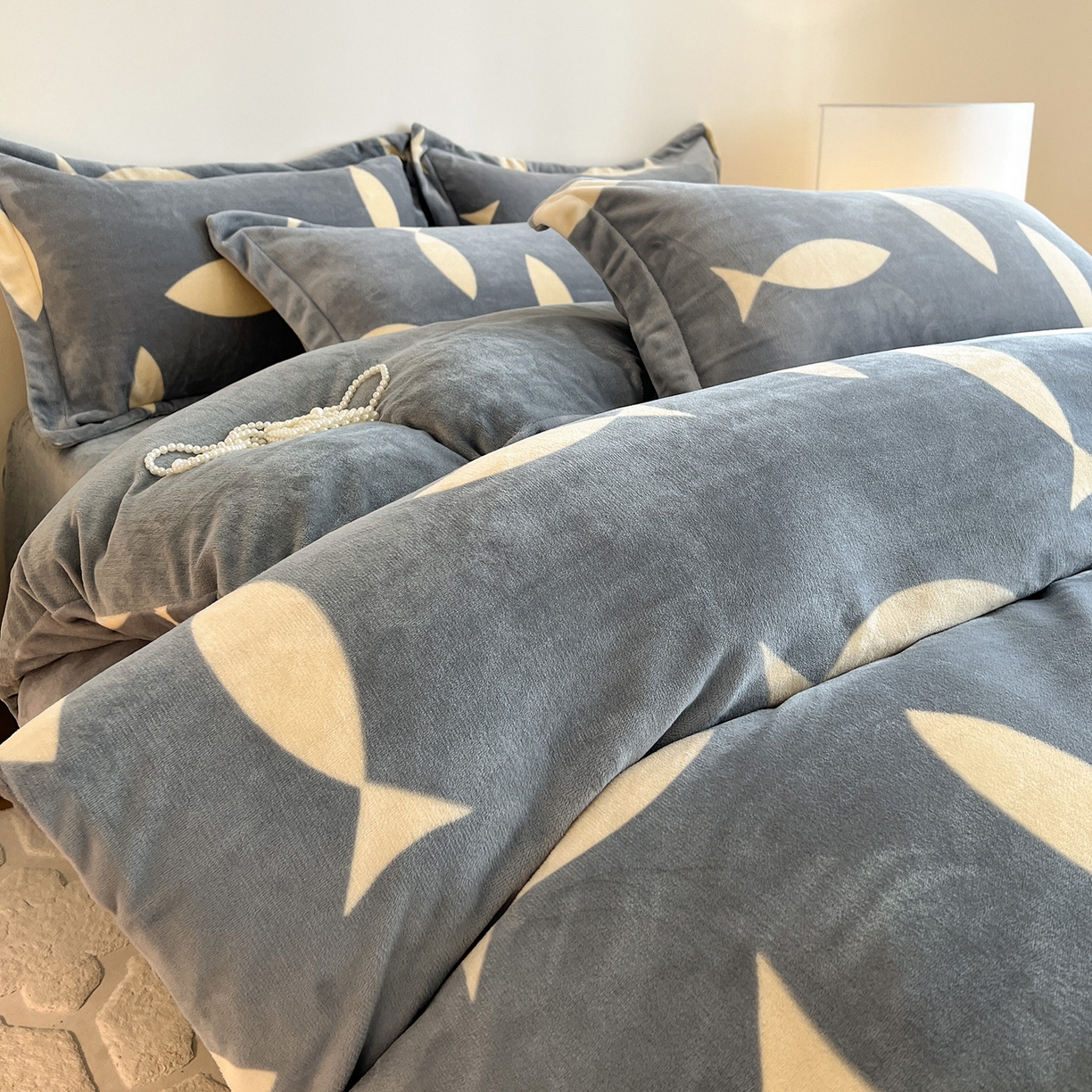 91家纺网 家纺一手货源 找家纺 （总）富馨莱 2025新款牛奶绒印花四件套240克面料支持一件定制尺寸