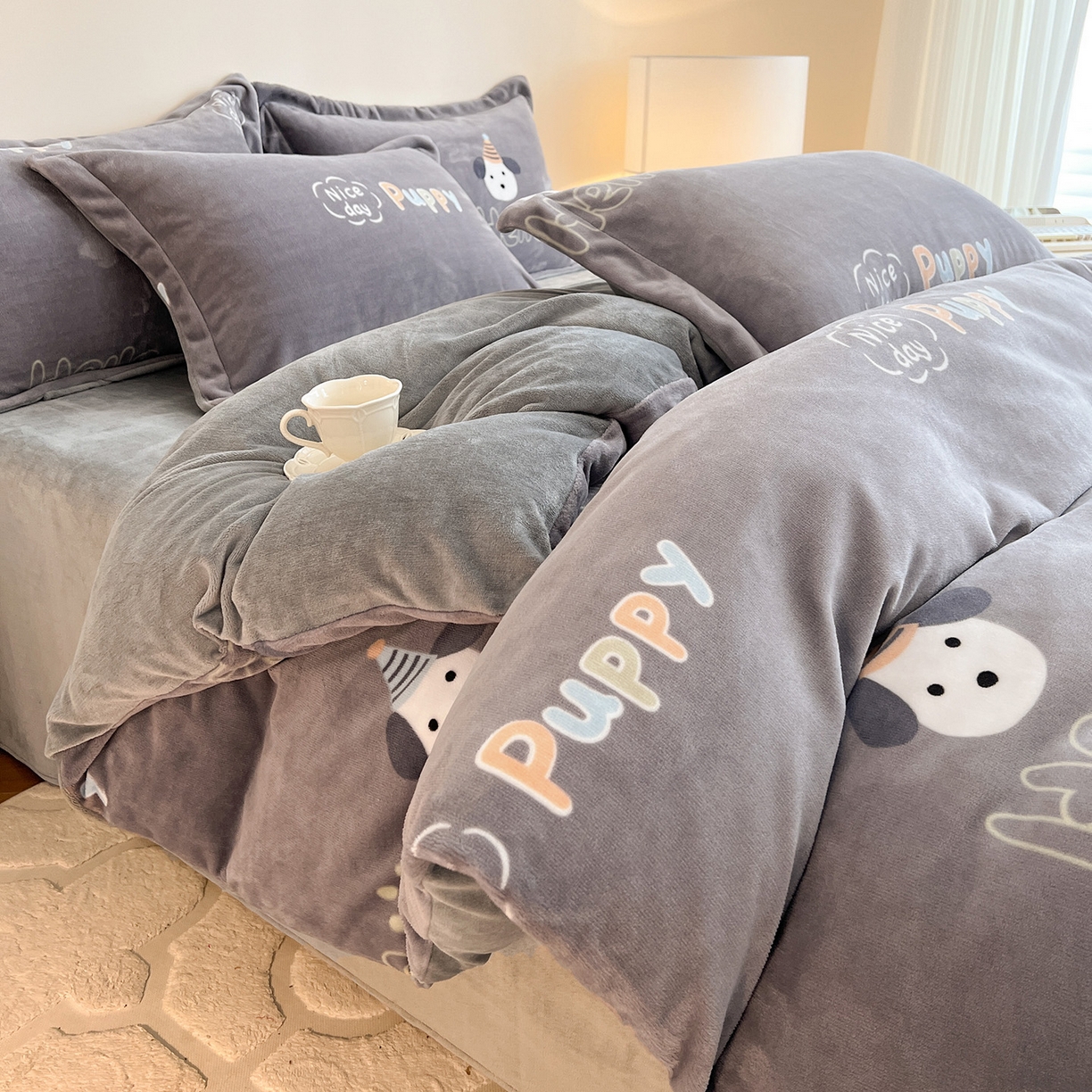 91家纺网 家纺一手货源 找家纺 （总）富馨莱 2025新款牛奶绒印花四件套240克面料支持一件定制尺寸