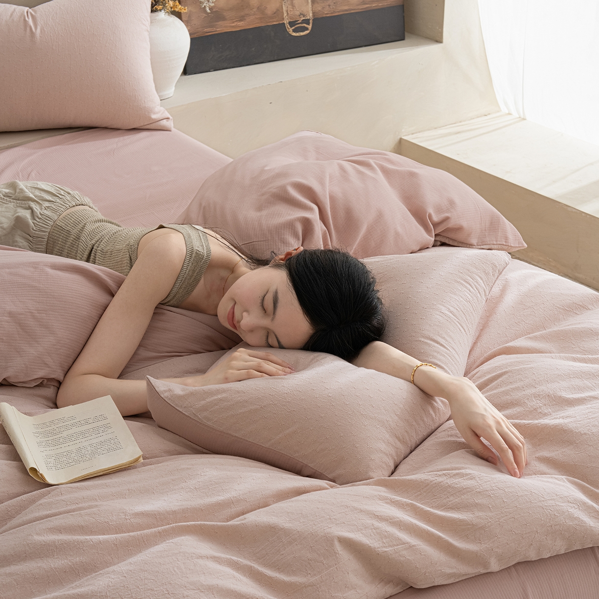 91家纺网 家纺一手货源 找家纺 典曼家纺 2025秋冬新品棉麻提花磨毛四件套-云缦系列 云缦-粉