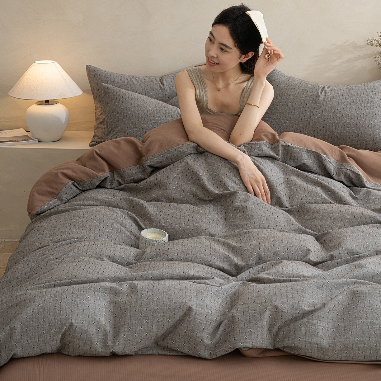 91家纺网 家纺一手货源 找家纺 典曼家纺 2025秋冬新品棉麻提花磨毛四件套-云缦系列 云缦-棕