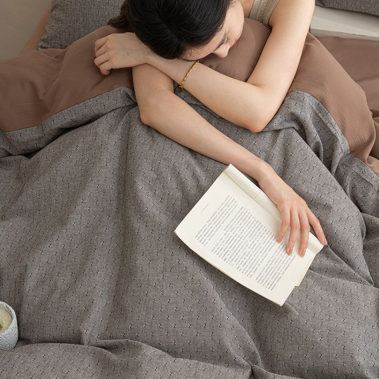 91家纺网 家纺一手货源 找家纺 典曼家纺 2025秋冬新品棉麻提花磨毛四件套-云缦系列 云缦-棕