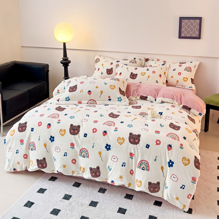 91家纺网 家纺一手货源 找家纺 富馨莱 2025新款牛奶绒印花四件套240克面料支持一件定制尺寸 彩虹熊