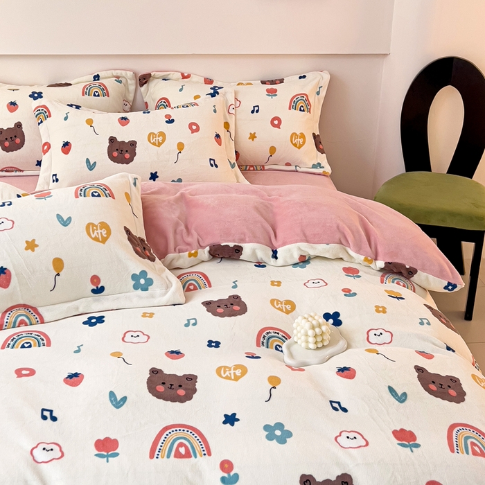 91家纺网 家纺一手货源 找家纺 富馨莱 2025新款牛奶绒印花四件套240克面料支持一件定制尺寸 彩虹熊