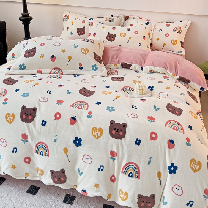 91家纺网 家纺一手货源 找家纺 富馨莱 2025新款牛奶绒印花四件套240克面料支持一件定制尺寸 彩虹熊