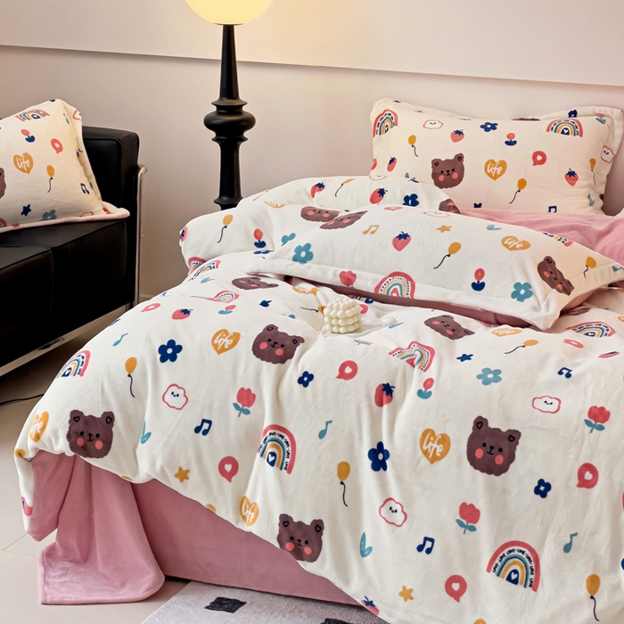 91家纺网 家纺一手货源 找家纺 富馨莱 2025新款牛奶绒印花四件套240克面料支持一件定制尺寸 彩虹熊