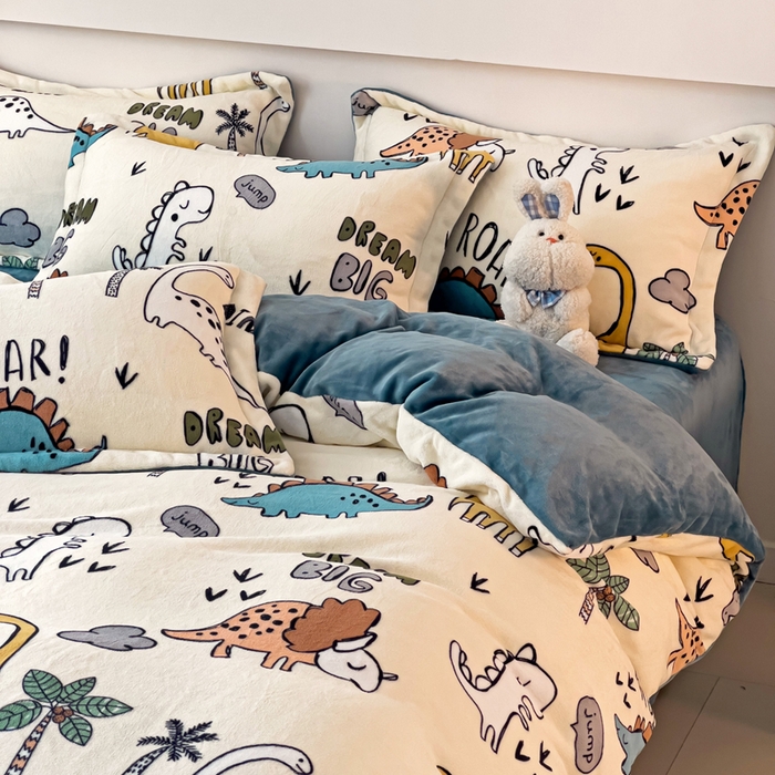 91家纺网 家纺一手货源 找家纺 富馨莱 2025新款牛奶绒印花四件套240克面料支持一件定制尺寸 恐龙世界